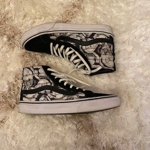 🌺 Vans hi-top sneakers 🌺